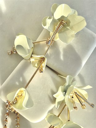 Altın Kaplama Zirkon Taşlı Çiçek Sallantılı Küpe (Krem)
